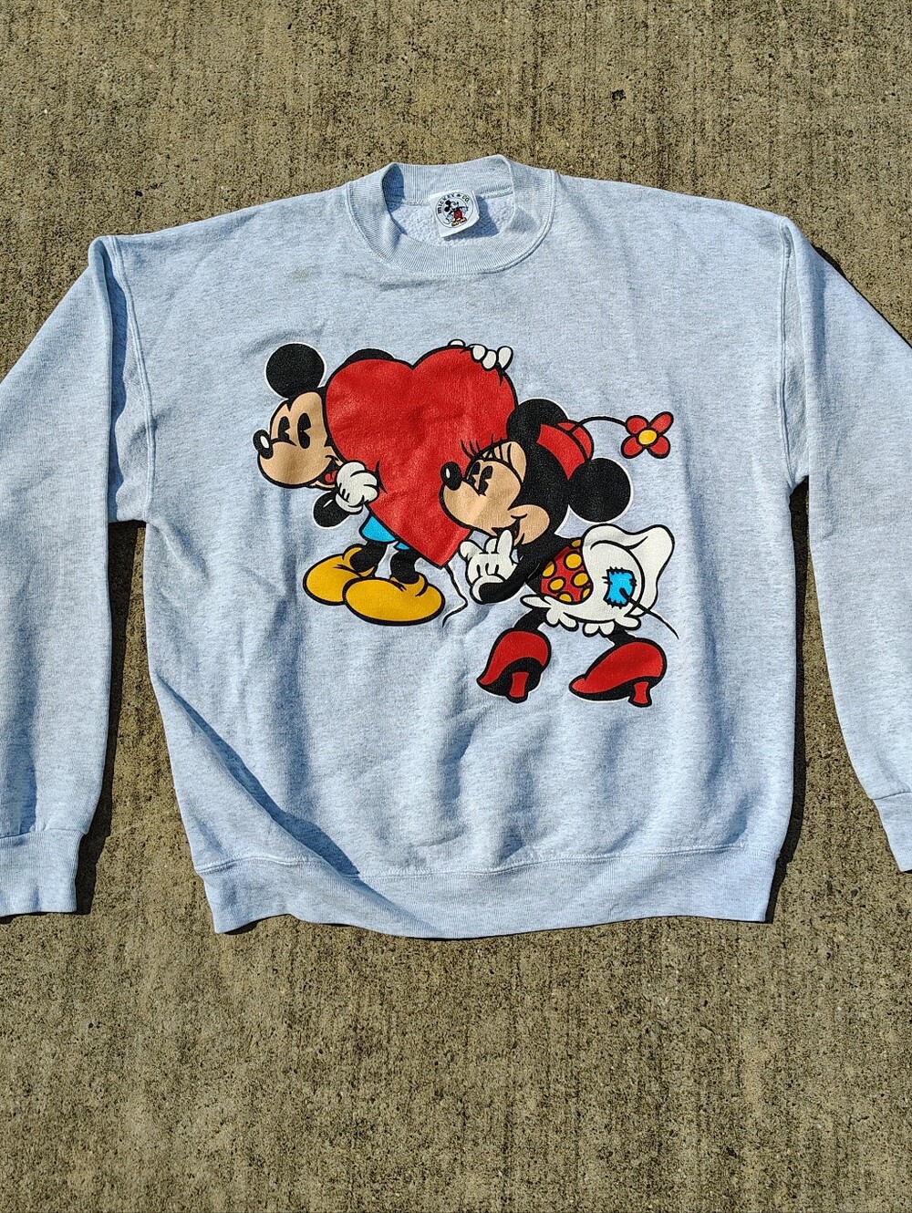 Vintage Disney Mickey & Co Minnie Mouse Heart Graphic Crewneck Sweatshirt Gray L